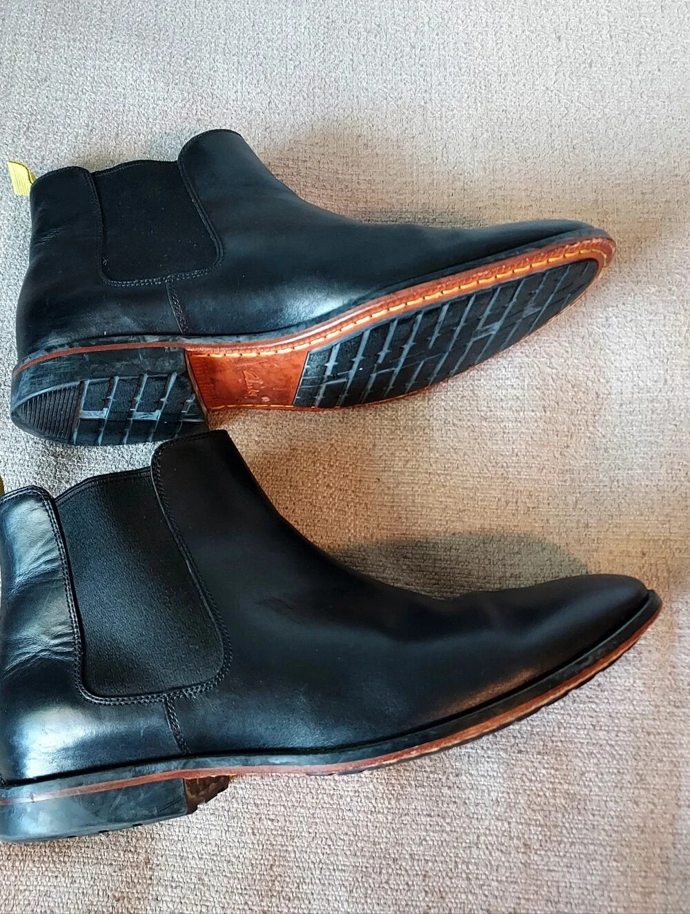 Clarks Men's Black Leather Casual Chelsea Boots with Yellow Heel Tab Sz-US 11